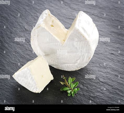 Camembert Schimmel Fotos Und Bildmaterial In Hoher Aufl Sung Alamy