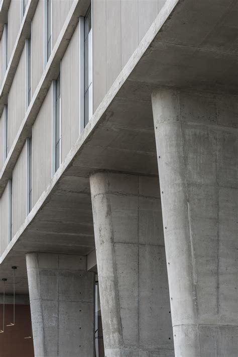 Hotel Holiday Inn Lima Airport / esteoeste | ArchDaily Perú