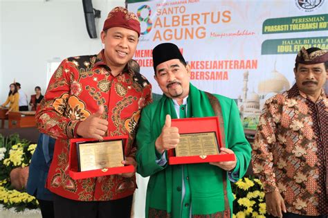 Hadir Di Gereja Paroki Tri Adhianto Plt Wali Kota Bekasi Eratkan