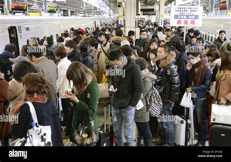 Tokyo Japan A Shinkansen Bullet Train Line Platform Is Crowded With