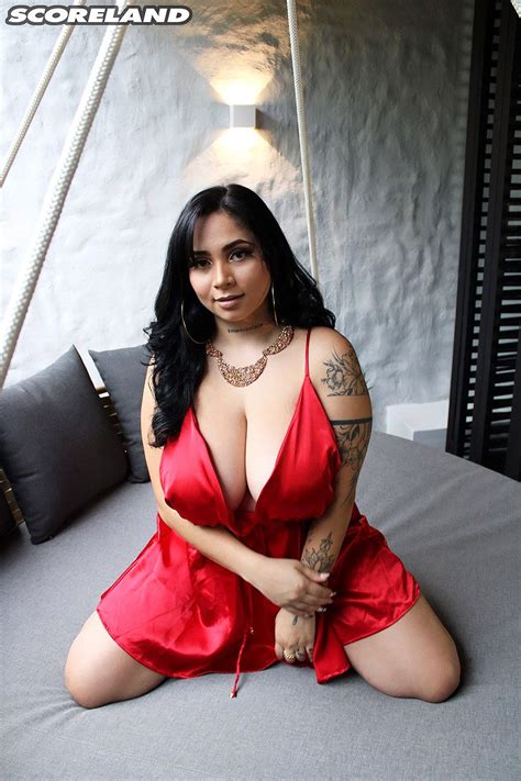 Gorgeous Latin Babe Kim Velez In Red Nighties Flashing Her Big Guns 15 Photos