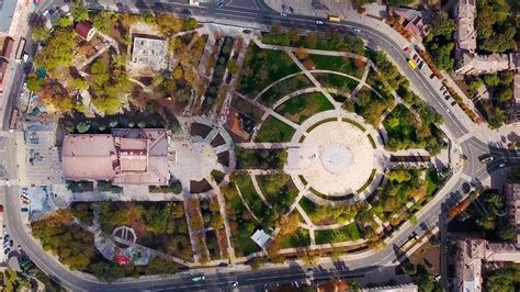 Реконструкция Театральной Площади Драмтеатра в г. Мариуполь - YouTube