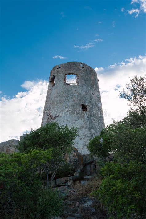 Torre Sarracena En Italia En Costa Del Sardina Foto De Archivo Imagen