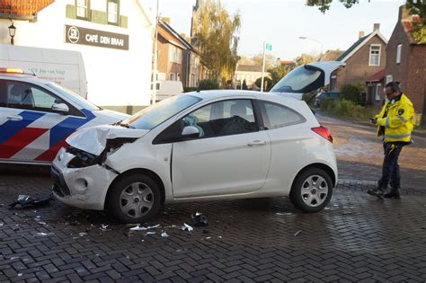 Eén Gewonde En Flinke Schade Bij Botsing Tussen Twee Autos In Vlijmen