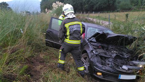 Dos personas heridas tras salirse de la vía en la A 8 a la altura de