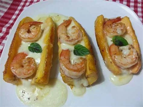 Plátano maduro relleno de camarones y queso mosarella Recetas de