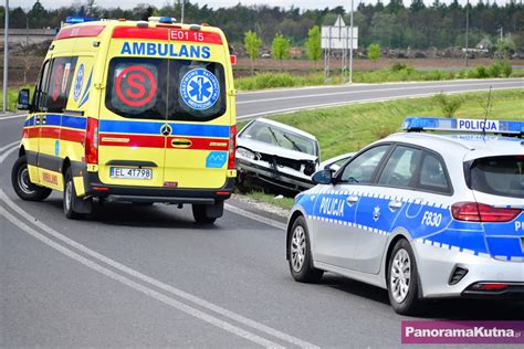 ZDJĘCIA Wypadek pod Kutnem rozbity samochód Wszystkie służby w akcji