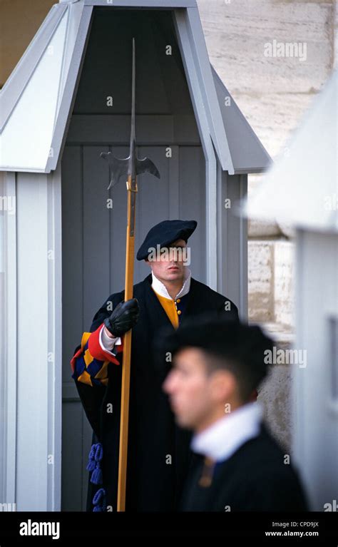 Swiss Guards Vatican City Rome Italy Stock Photo Alamy