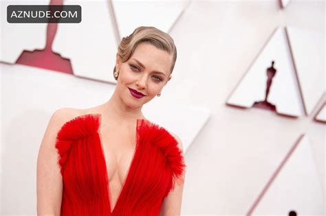 Amanda Seyfried Sexy Flaunts Her Tits On The Red Carpet Of The Rd