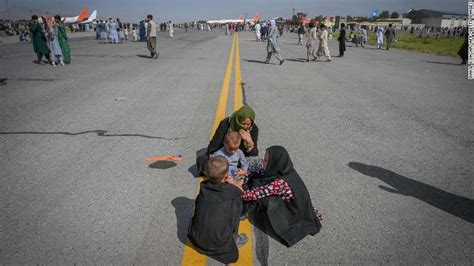 Chaos In Kabul As Taliban Take Power And Thousands Try To Flee Cnn