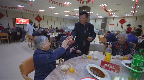 养老院里的“年夜饭”，同样有“家”的温暖丨爱申活暖心春