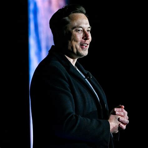 Elon Musk Gets Booed At Dave Chappelle Comedy Show