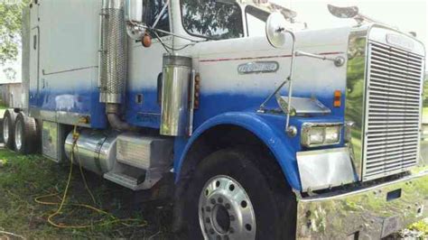 Freightliner 1987 Sleeper Semi Trucks