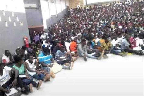 Togo Université de Lomé Cours en ligne Oui sans les moyens Non