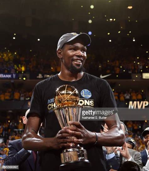 Bill Russell Nba Finals Mvp Award Stock Fotos Und Bilder Getty Images