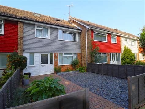 4 Bed Terraced House For Sale In Otterham Quay Lane Rainham