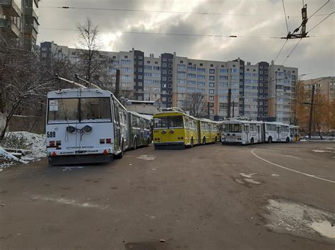 У Львові п’ять найбільших тролейбусів стоять нерухомо в депо | Справжня ...
