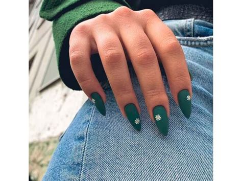 5 Trendy Fall-Winter Nail Colors You Can't Wait To Wear