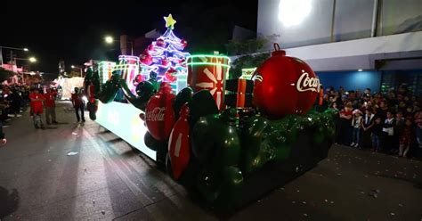 La Caravana Coca Cola 2023 despierta la magia navideña en familias y