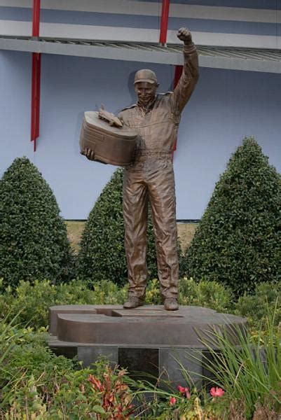 Dale Earnhardt Sr Memorial Daytona Beach Florida