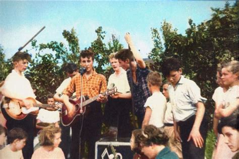 horgony Motel osztálytárs the quarrymen len garry fülhallgató bontása beszél