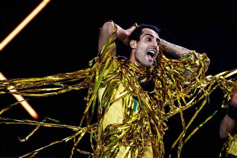 Jogador gay do vôlei Douglas faz sucesso nas redes sociais diva olímpica Me Salte