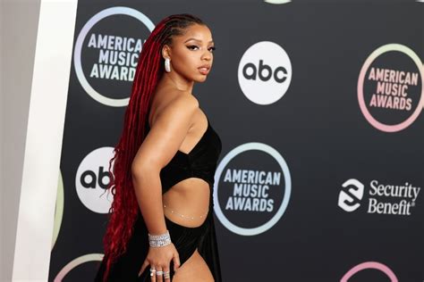 Chlöe Baileys Red Locs At The 2021 American Music Awards Popsugar Beauty