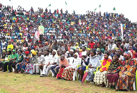 Rais Samia Ateta Na Wananchi Katika Uwanja Wa Lake Tanganyika Wa Mkoa