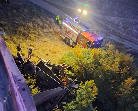 Riassunto Autocarro Vola Dal Viadotto Palermo Catania Muore Un Uomo