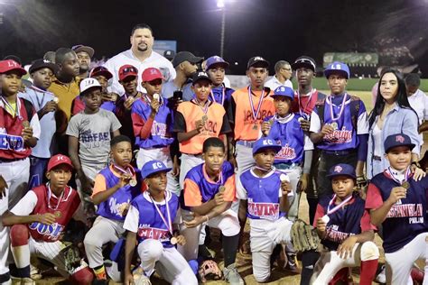 Equipo De La Academia Michel Morla De Nigua Gana La Primera Copa De