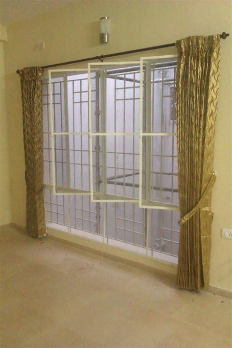 Hinged Glossy Aluminium Mosquito Net Window Rs 150 Square Feet Vishak