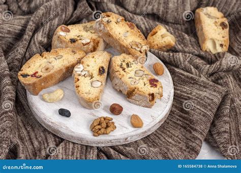 Traditionele Italiaanse Koekjes Biscotti Of Cantuccini Met Hazelnoten