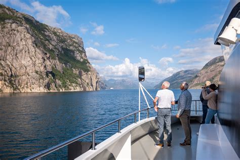 Fjordcruise til Lysefjorden Se Preikestolen Rødne Fjord Cruise