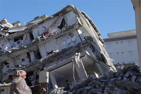 Miracle Rescues As Turkey Syria Quake Death Toll Tops 25 000