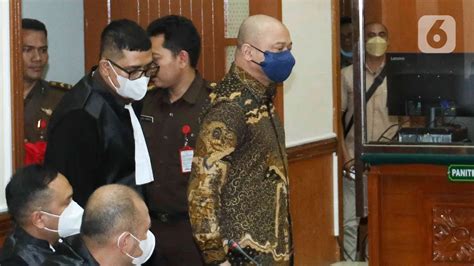 Beredar Isu Hotman Paris Dimarahi Hakim Dan Akan Diusir Dari Sidang