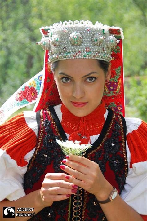 Magyar Népviseletek Kalotaszegi Viselet Erdély Traditional Costume