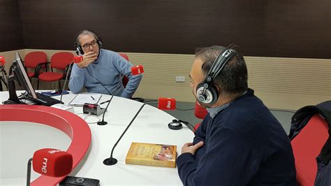 Entrevista En Tiempos Del Papa Sirio En Historias De Papel Manuel