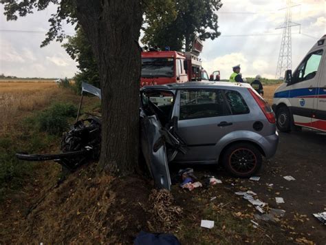 Kolejny Niebezpieczny Wypadek W Okolicach Dobrzycy Na Miejscu