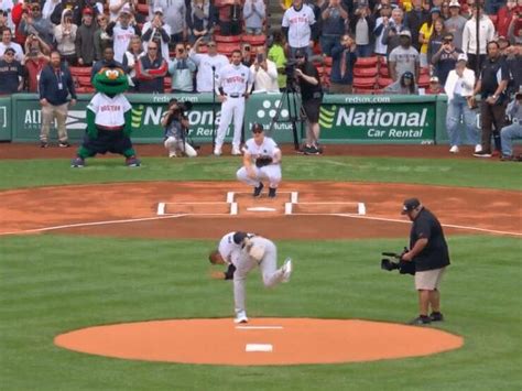 Gronk Spike Rob Gronkowski Put His Own Twist On The Ceremonial First