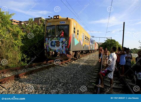 Tren suburbano en salvador fotografía editorial Imagen de plataforma