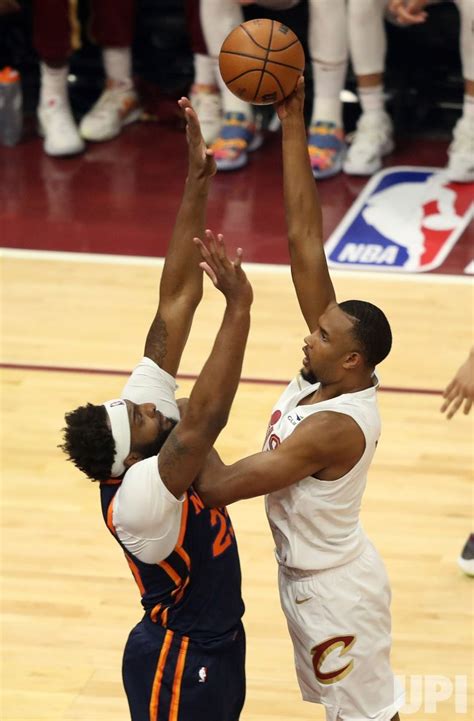 Photo New York Knicks Vs Cleveland Cavaliers In Cleveland