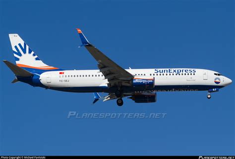 TC SEJ SunExpress Boeing 737 8HC WL Photo By Michael Pavlotski ID