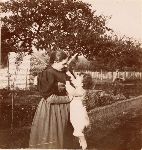 Jeune femme et enfant dans le jardin Auguste Delaherche Musée d Orsay