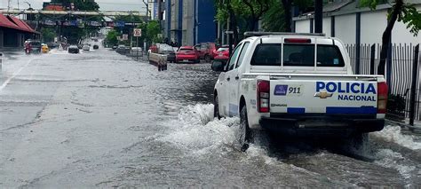 Una Zona Del Aeropuerto De Guayaquil Se Inundó Por La Lluvia Pero La