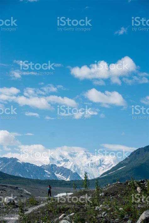 Wanderer In Der Wrangellst Elias Nationalpark Preserve Stockfoto Und