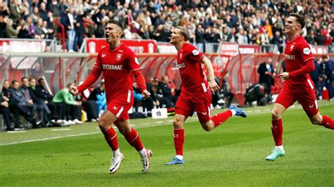 Feyenoord Lijdt Tegen FC Twente Eerste Nederlaag Van Het Eredivisie