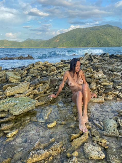 Stunning Babe Camila Luna Enjoys Swimming Naked Photos