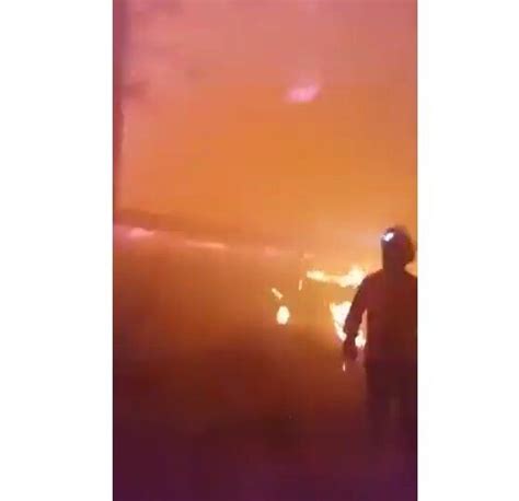 VÍDEO Los bomberos se juegan la vida para extinguir el incendio de