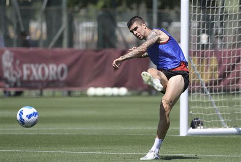 Trigoria Roma In Campo Per Preparare La Trasferta Contro Il Torino