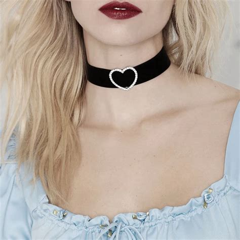 Elegant Womens Neck Fashion Jewelry Metal Crystal Heart Decoration Pendant Black Velvet Choker